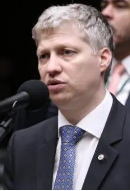 Pedido bomba no STF: Van Hattem quer tornozeleira e passaporte retido para Lulinha