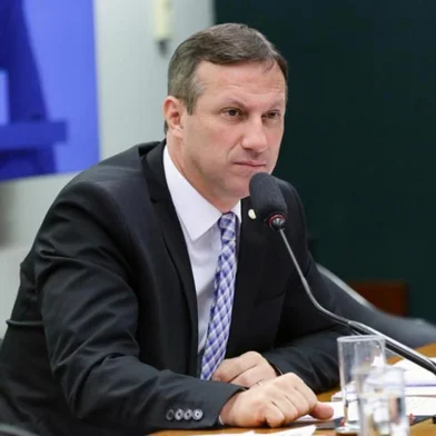 Sanderson critica Senado e cobra união contra abusos no país