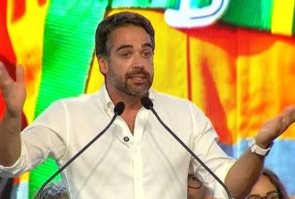 Eduardo Leite tenta posar de paz e amor, mas colhe vaias dos dois lados