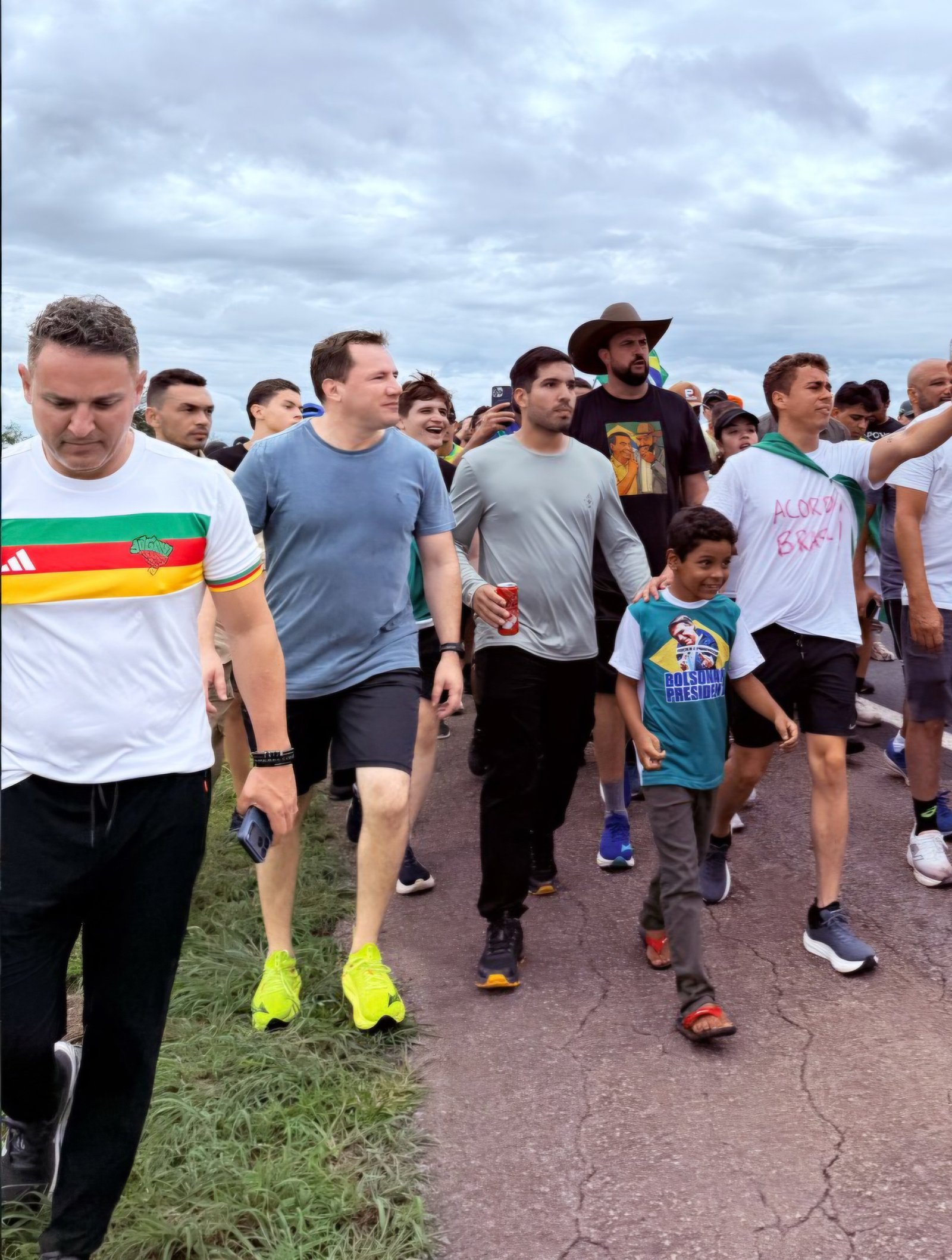 Caminhada liderada por Nikolas Ferreira impulsiona atos no RS em defesa da liberdade