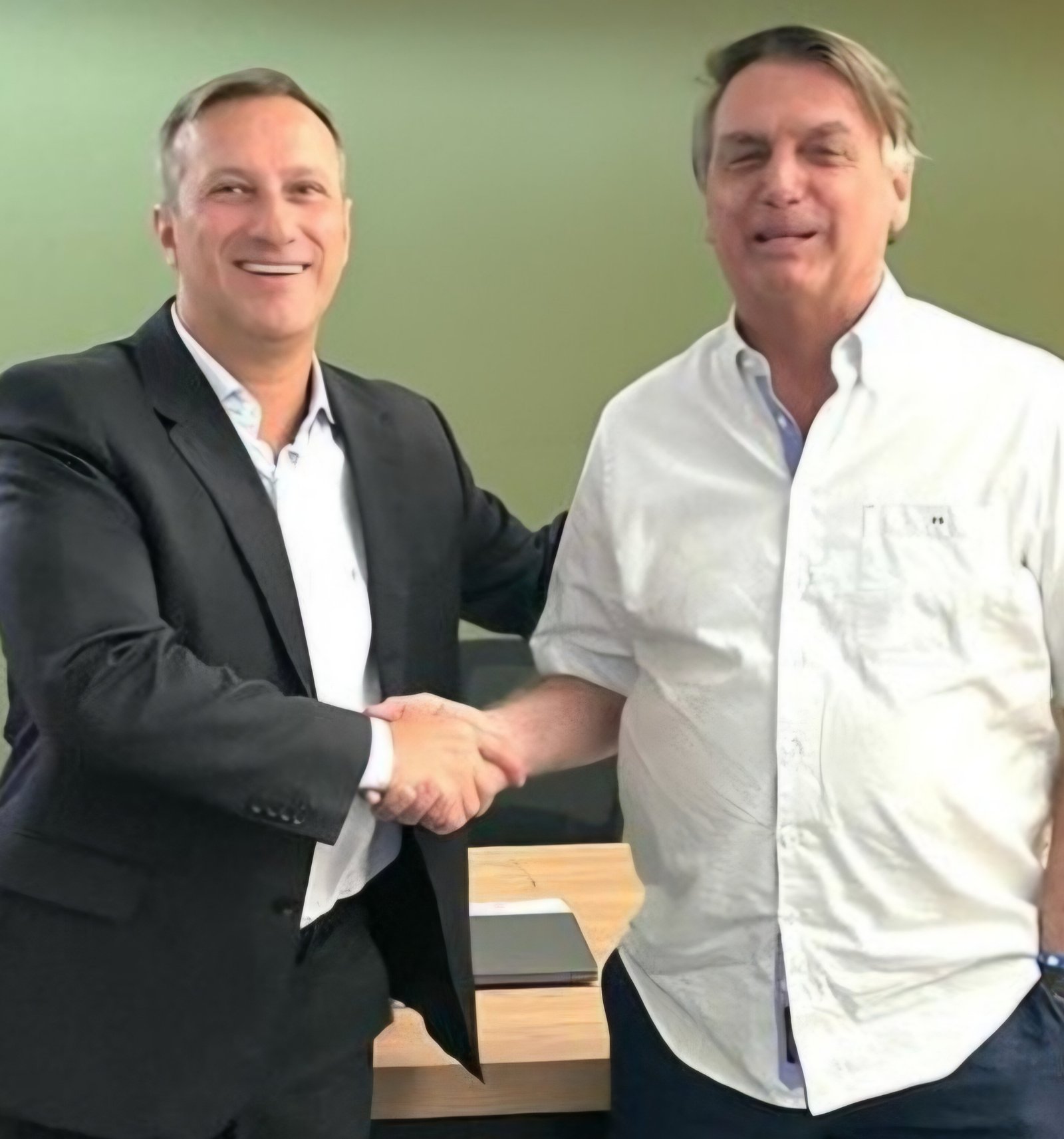 Bolsonaro mantém Sanderson ao Senado e consolida chapa com Zucco no RS