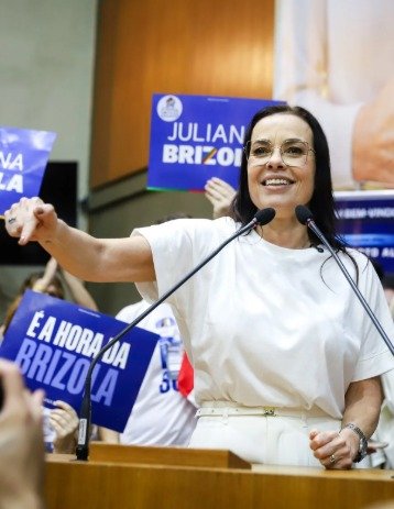 PDT mantém candidatura e pressiona PT