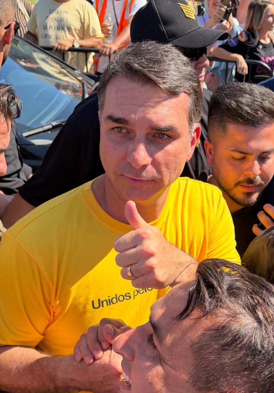 Zucco entrega demandas do RS a Flávio Bolsonaro