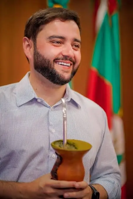 MDB apara arestas para fortalecer Gabriel Souza