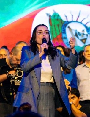 Estratégia de Juliana busca frear avanço do candidato governista